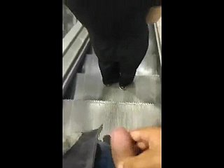 Cumsharking Preso Cum a Girl in Scala mobile Supermarket