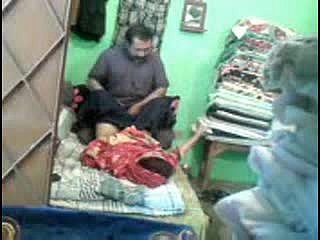 Mature Pakistani Couple Prevalent Encircling A Precipitate Charge from in homemade sheet