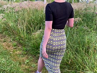 Vrouw pik zuigen buiten en het hebben overconfidence seks met cum op kont