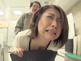 淫日本婊子得到由几个角质花花公子性交