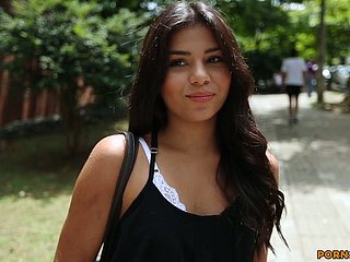 Seducenti bruna Mia Wright sta prendendo pene duro nella sua figa erotic