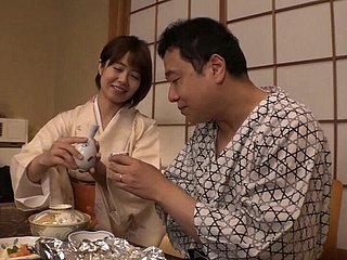 亚洲兰迪泼妇令人难以置信的色情视频