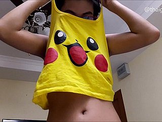 Remaja Asia Camgirl bertanya 'Apa yang akan kamu lakukan ketika kamu menidurinya?', Strip telanjang