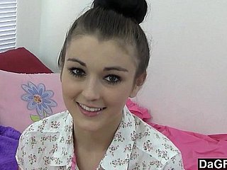 Dagfs - adolescente nervoso faz pornografia pela primeira vez
