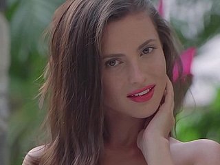 Striptease de verão com recém-chegado impertinente Jazz faz você gozar duro