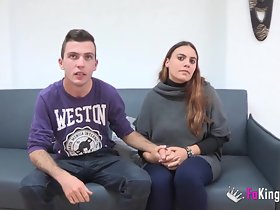 Seemly for giovani coppie si uniscono Tomy e Noa here un'esperienza swinger
