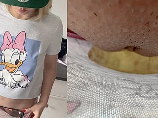 오줌 누는 동안 십대 팬티의 카메라 - 전에는 본 적이 없습니다.