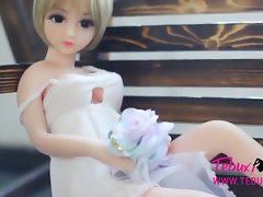 خوبصورت سنہرے بالوں والی حیرت انگیز جنسی گڑیا