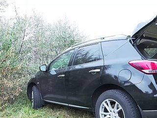 Ibu yang matang di semua lubang di luar