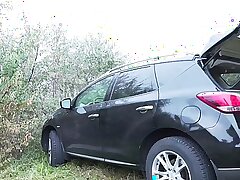 成熟的母亲在户外所有孔中乱搞