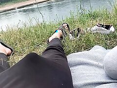 Rakan manis saya hanya menghisap batang saya di luar rumah