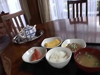 Japanische Magd gefickt