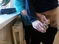 يأخذون الحيوانات المنوية للاختبارات ، تهتز الممرضة عن ديكي