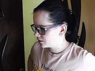 Anna kembali ke rumah dan melihat pengkhianatan