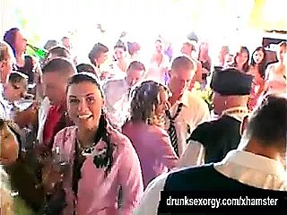 Hochzeitshuren sind forth der Öffentlichkeit verdammt
