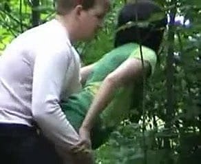 Russisch stel round het bos