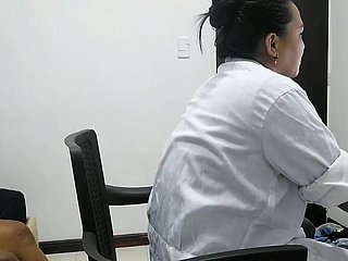 Saya terlalu banyak stres, saya akan mendapatkan pijatan dan santai