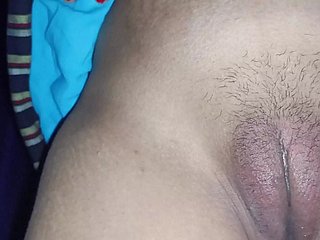 Meri Chut Ki Garmi Se Lund Pe Dhua Nikalnye Lagi Sardi Bohot Tand de Rahi Hai