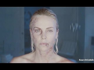 Charlize Theron과 Sofia Boutella