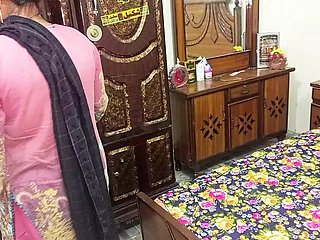 Saudi Chunky Irritant Hot stepmom dimension ironing clothes, stepson approve & fucks the brush Encircling - Arab MILF Hardcor Enjoyment from &