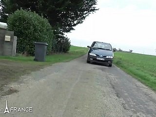 De echte mollige roodharige Franse meid wordt geplugd voordat ze opa een handjob en een becoming do away with geeft