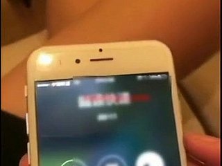 美女故意打破振动器并询问