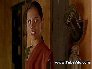 Bombasse indienne avec une scène de sexe coupée dans un film chinois