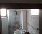 Китайская зрелая бабушка Dina обнаженная в душе.