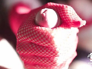 アジアのエッチなニンフ、SadMiss が雪女に扮して、同僚に新年の特別な手仕事をする - アジア人