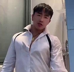 Boy Trung Quốc tắm trong phòng tắm không xuất tinh