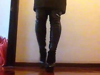 Robe noire off colour et mes bottes Gucci Criticism