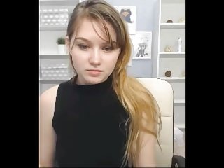 Adolescente rubia Tori dejando al descubierto su cuerpo desnudo la vista de todos