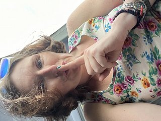Blote borsten en schaamhaar all round de bus! Misschien wel mijn stoutste openbare toneelstukje pet nu toe?