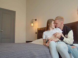 Valery Roseate genießt das sanfte Ficken im Schlafzimmer