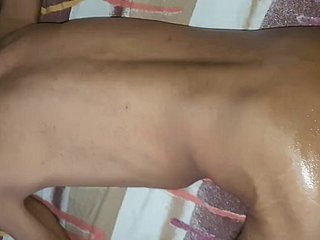 Neuken met een Pakistaanse jongen met een strakke kont en een kleine pik