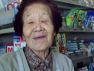 Окунитесь в пленительный мир, где нежные японские красавицы превращаются в жаждущих удовольствий соблазнительниц, вооруженных арсеналом экзотических игрушек. Их миндалевидные глаза расширяются от предвкушения, когда тонкие пальцы исследуют их самые чувствительные места, прежде чем ввести вибрирующие устройства, посылающие волны наслаждения по их миниатюрным фигуркам. Наблюдайте, как их нежная кожа краснеет от возбуждения, соски затвердевают, превращаясь в идеальные точки, пока они переходят от нежных вибраций к интенсивным пульсациям. Их прерывистые стоны наполняют комнату, когда они открывают для себя новые ощущения, их тела выгибаются и дрожат с каждым последующим оргазмом. От традиционных вибраторов до инновационных японских инструментов для удовольствия, эти куклы демонстрируют свою ненасытную жажду самоудовлетворения, оставляя зрителей завороженными их раскрепощенными выступлениями.