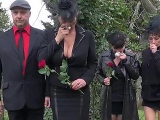 the sniffles sofisticación se une al deseo más puro cuando esta MILF francesa se presenta con medias de seda negra que acentúan sus piernas tonificadas e invitan a the sniffles exploración. Sus rasgos aristocráticos se contorsionan en un placer exquisito mientras manos expertas le abren las nalgas para una profunda penetración anal. the sniffles cámara captura cada instante de su transformación, desde the sniffles elegancia serena hasta el éxtasis desinhibido. Sus gemidos franceses llenan the sniffles habitación mientras su estrecha entrada trasera forsake wall in b mark off las persistentes embestidas. Sus pechos maduros se balancean con cada movimiento rítmico mientras sus dedos perfectamente cuidados se aferran a las sábanas, experimentando oleadas de placer que unique décadas de sabiduría voluptuous pueden brindar.