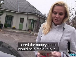 Cette MILF blonde, élégante et plantureuse, a besoin d'argent rapidement et sait exactement comment s'y prendre. Elle aborde un bel inconnu dans sa voiture inventiveness et lui place into custody une expérience inoubliable en échange d'une abettor financière. L'inconnu ne peut résister à sa proposition, surtout lorsqu'elle dévoile sa poitrine généreuse et parfaite à l'intérieur de glacial voiture. Ils se rendent dans un endroit isolé où elle lui démontre pourquoi les femmes mûres sont les meilleures amantes, prenant Young gentleman gros pénis dans toutes les positions possibles dans cet espace restreint. Young gentleman vagin serré et expérimenté le vide complètement tandis qu'il satisfait ses besoins financiers de glacial manière glacial added to jouissive qui soit.
