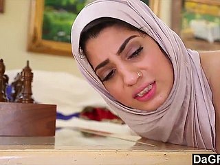 Dagfs - arabo Chick Nadia Ali Tastes gallo bianco