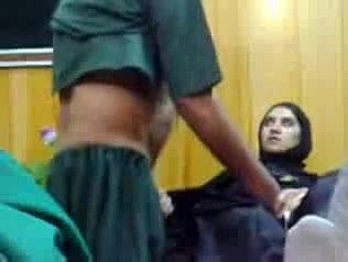 Ragazza pakistana messa incinta da un dottore Pervert