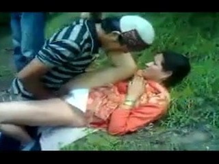 منتديات أمي مارس الجنس من قبل 3 أولاد في الغابات
