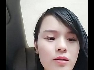 入 行 没 多久 明星 脸蛋 的 美女 主播 和 粉丝 小 树林 野战