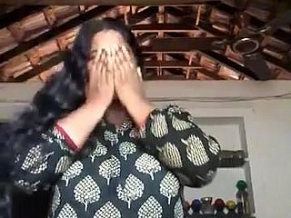 tia mallu quente decapagem mostrando seios suculentos