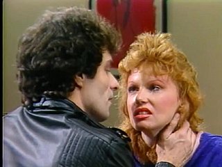 Wszczęcie Cynthia (1985) - film pełen retro
