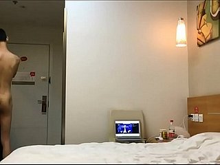 正 和 妈妈 打电话 被 强行 扯掉 裤子 操, 干 的 太 狠 把 美女 真 操 哭 了 说: 痛, 干 的 我 肚子 都 痛, 你 做 女人 试试 预览 视频 (Aanhangers)