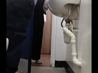Scintilla ayam dengan seorang wanita di john umum