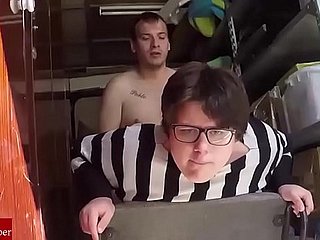 Ella salta como un cerdo en el almacenamiento. fan casera voyeur spycam RAF112